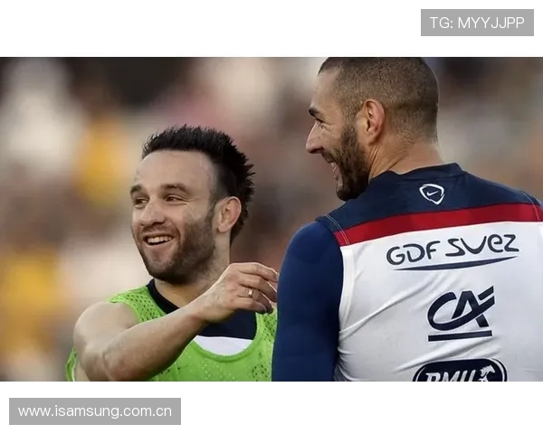 本泽马 vs 伊布：技术风格与进攻角色差异